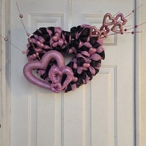 Heart-Shaped Pink and Black Wreath Valentine's Day Decor
